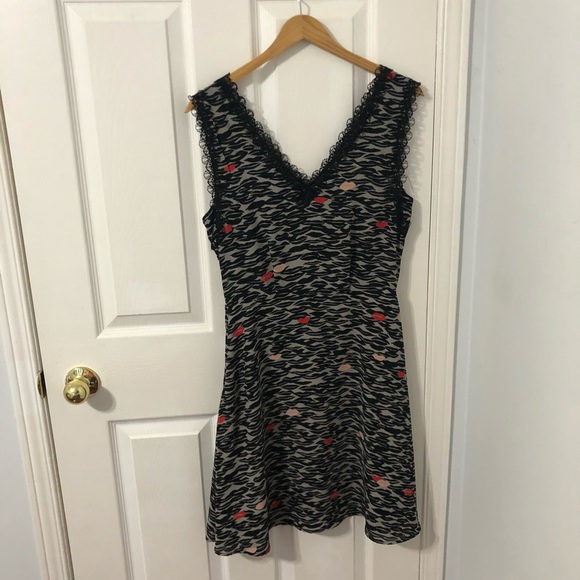 RW&CO chic printed dress - Picture 4 of 5